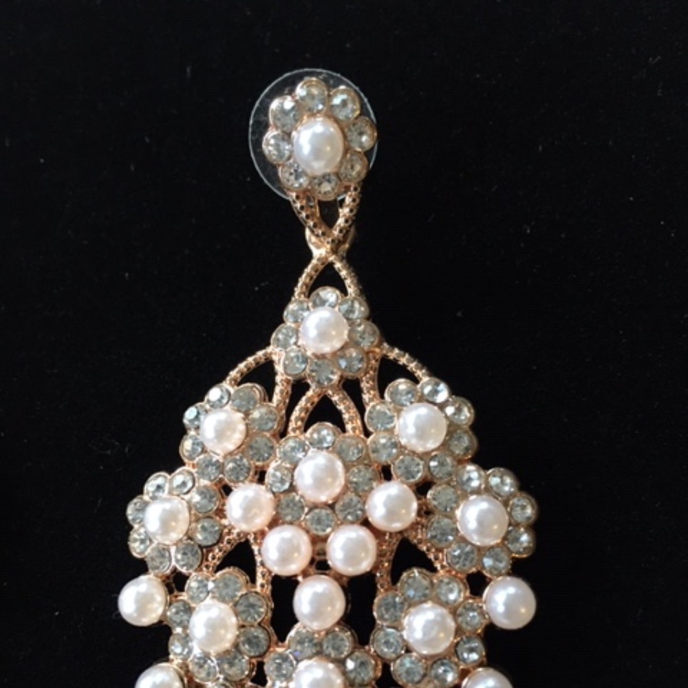 Stunning Pearl Fashion Earrings - Picture 3 of 3